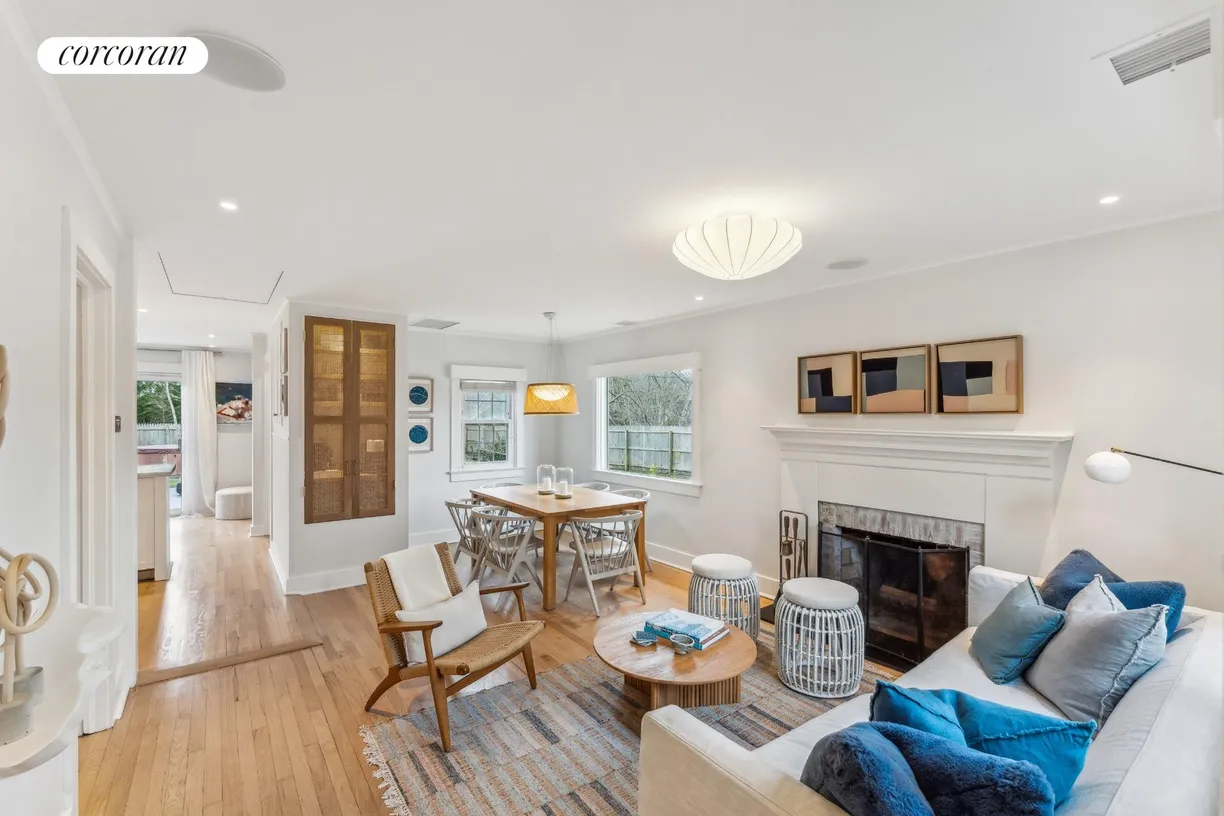The Hamptons Real Estate | View 689 Main Street | room 1