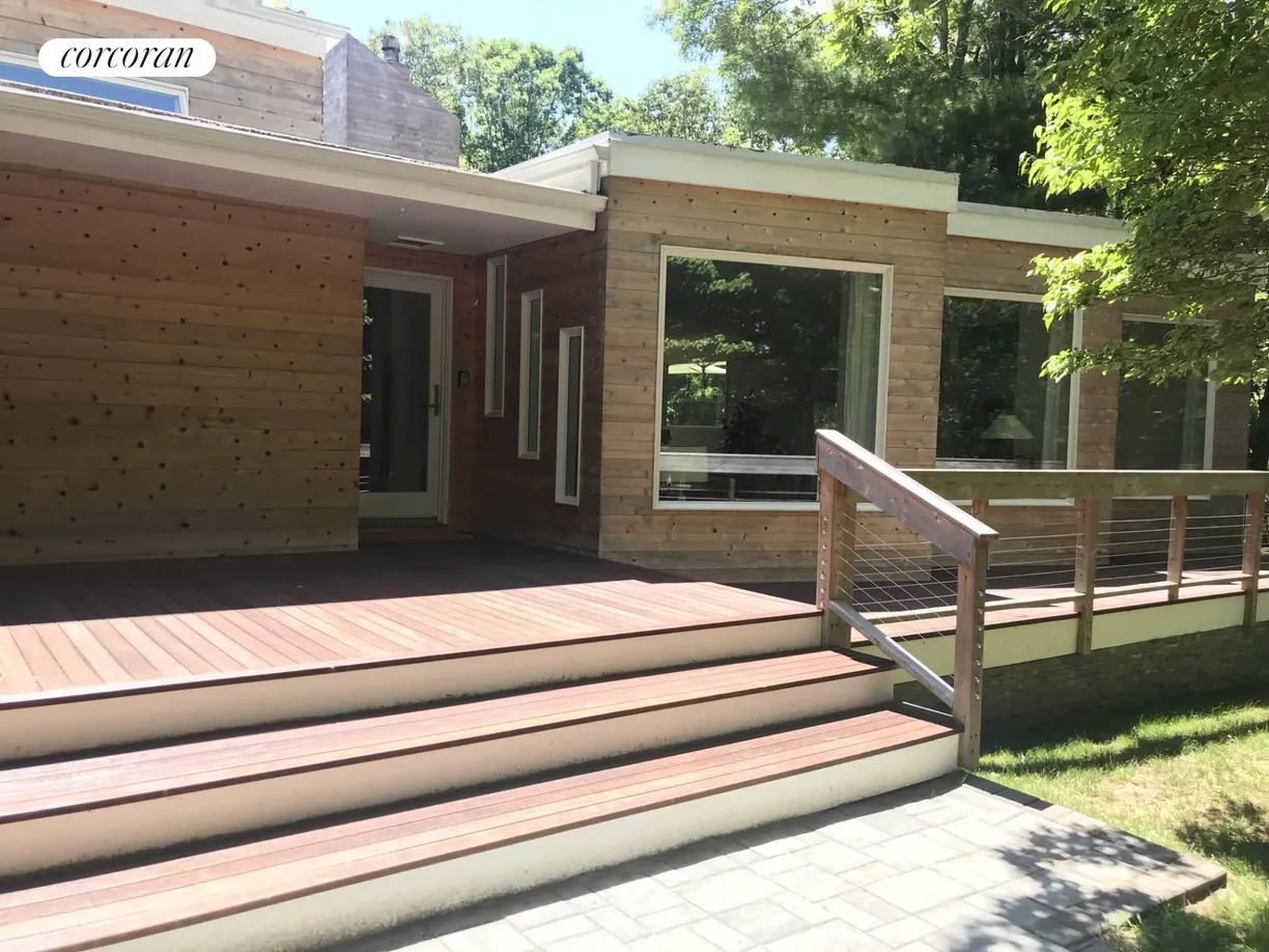 The Hamptons Real Estate | View 15 Augies Path | 3 Beds, 2 Baths