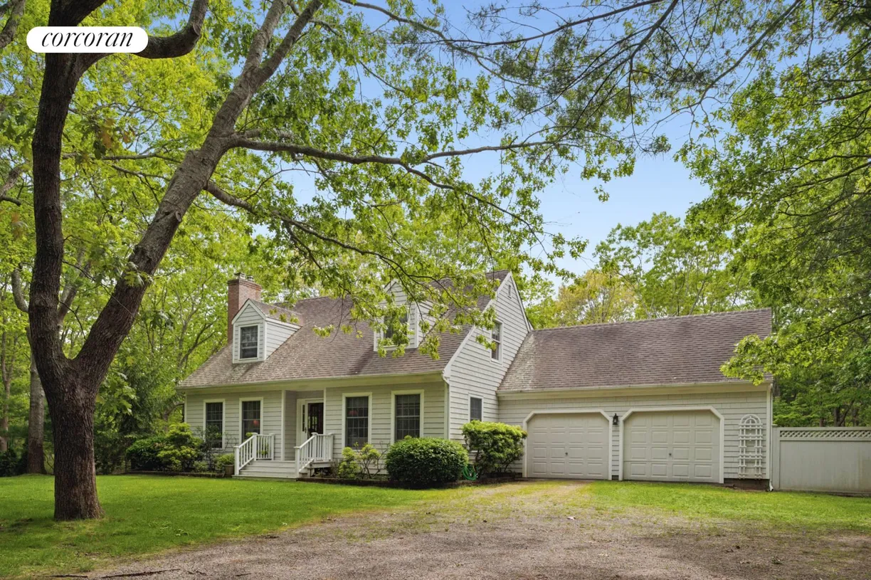 The Hamptons Real Estate | View 330 Sprig Tree Path | 4 Beds, 3 Baths
