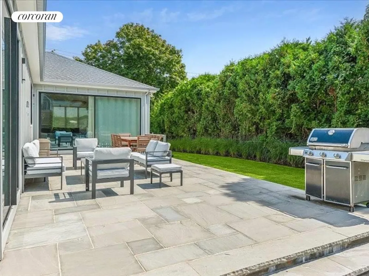 The Hamptons Real Estate | View 43 Newtown Road | room 2