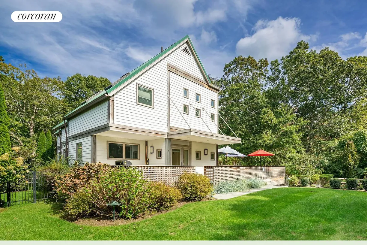 The Hamptons Real Estate | View 18 Spring Pond Lane | 4 Beds, 3 Baths