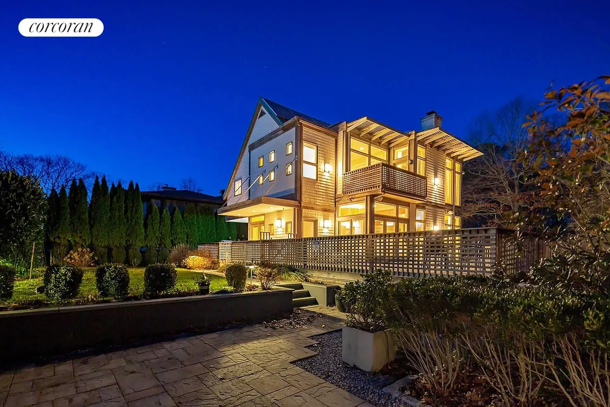The Hamptons Real Estate | View 18 Spring Pond Lane | room 1