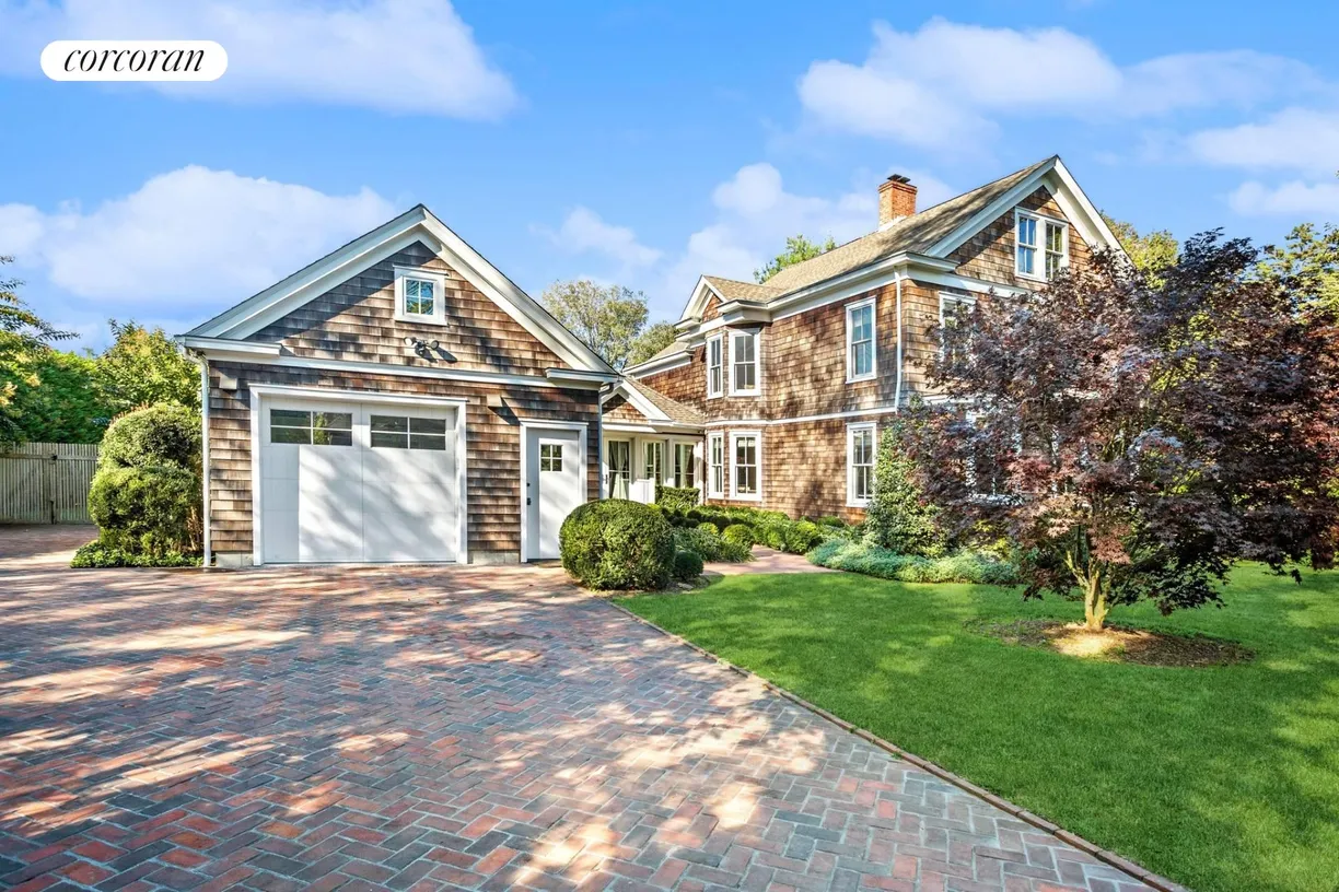 The Hamptons Real Estate | View 87 Pantigo Road | 5 Beds, 4 Baths