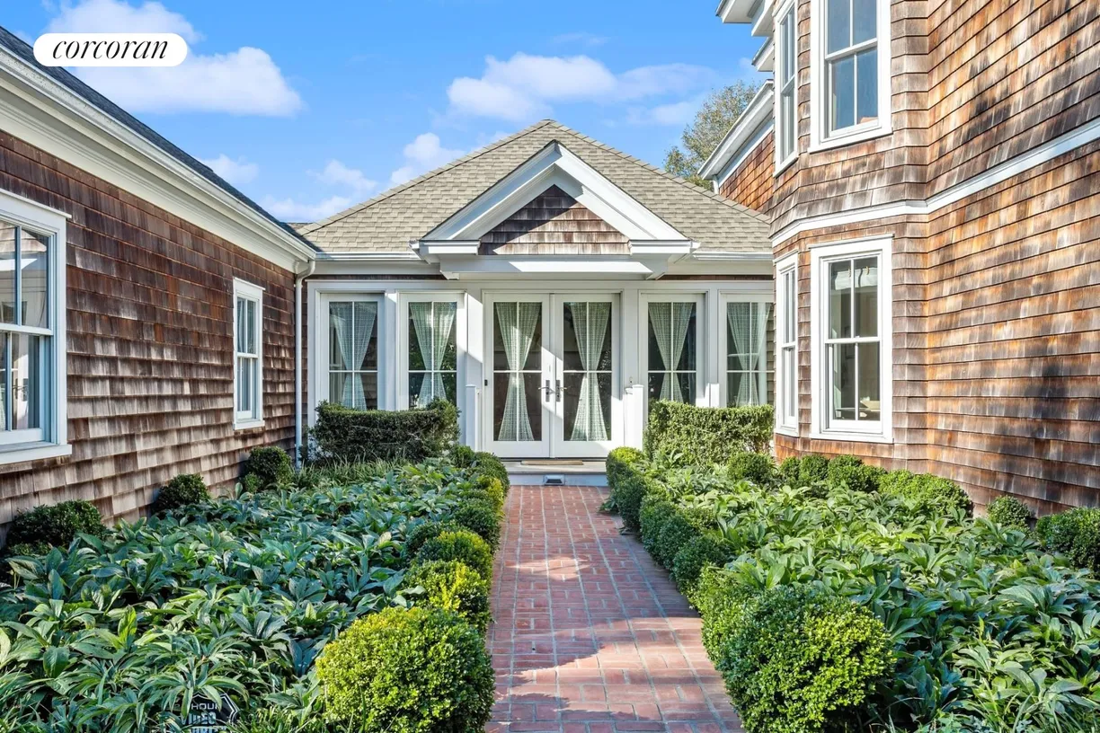 The Hamptons Real Estate | View 87 Pantigo Road | Entrance