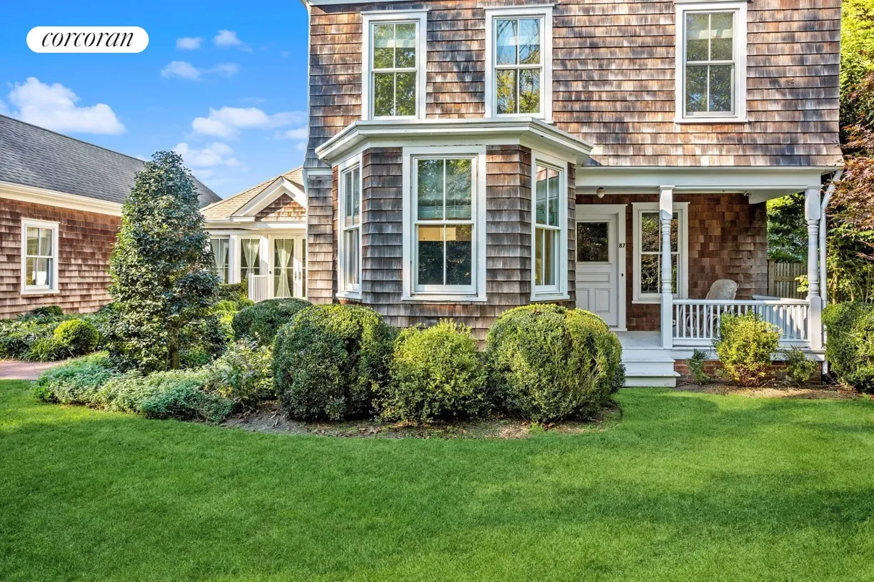 The Hamptons Real Estate | View 87 Pantigo Road | Second Entrance