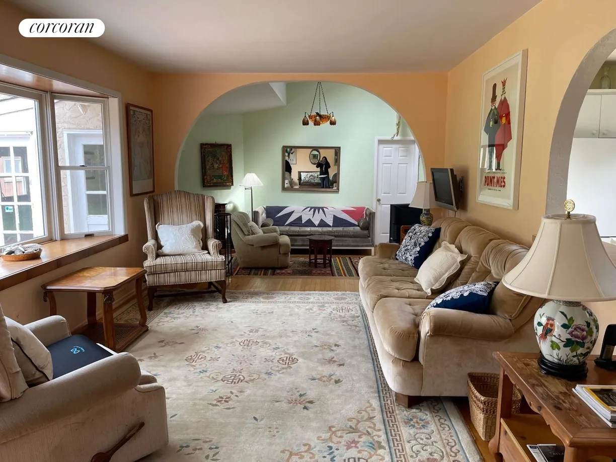 The Hamptons Real Estate | View 17 Wade Road | room 1