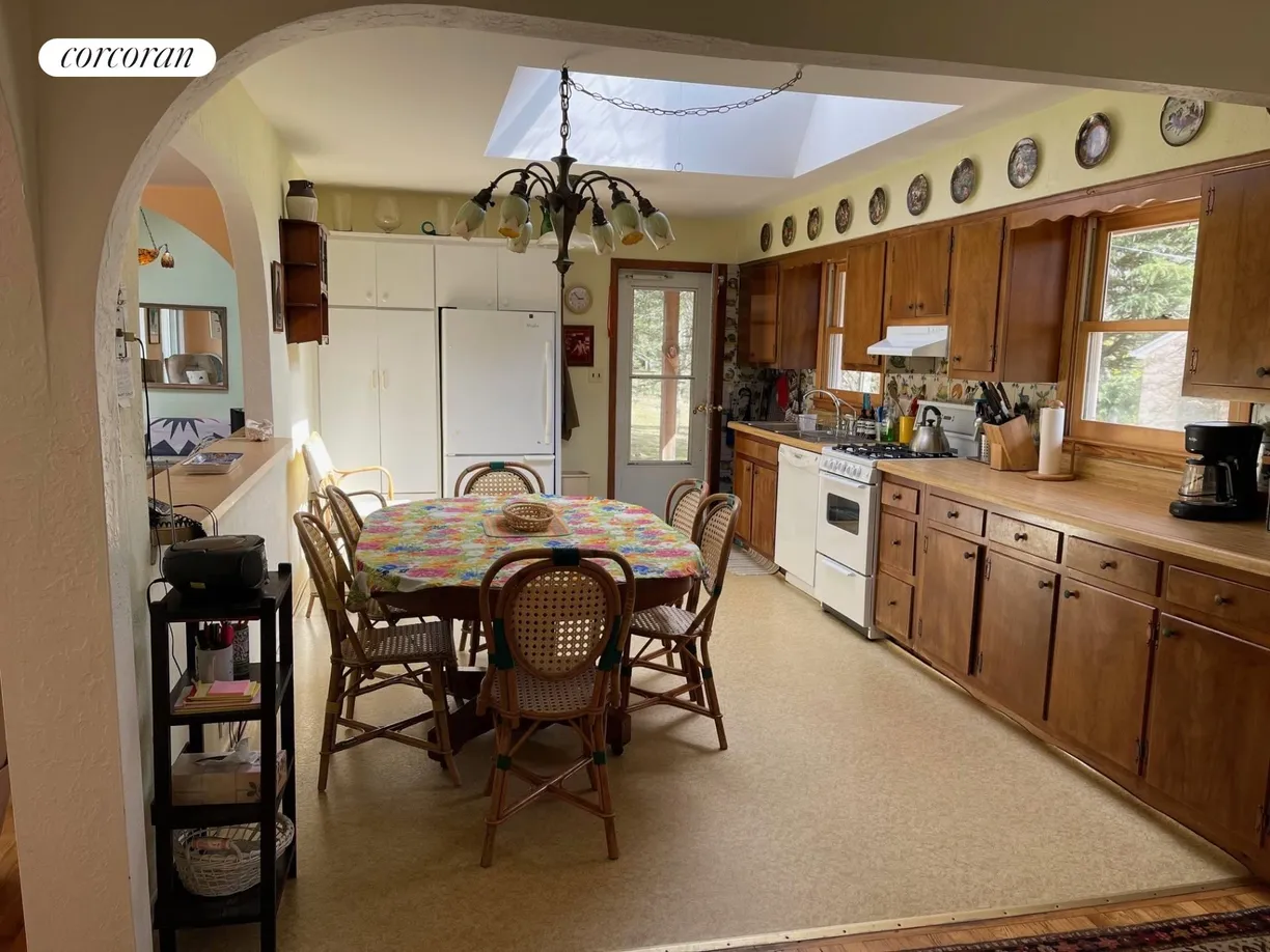 The Hamptons Real Estate | View 17 Wade Road | room 2