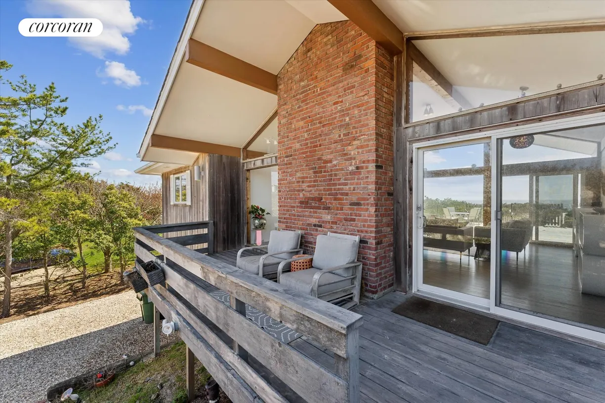 The Hamptons Real Estate | View 323 Marine Blvd. | room 2