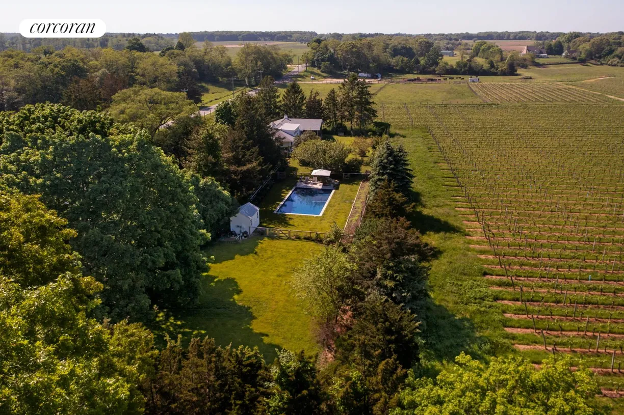 The Hamptons Real Estate | View 1100 Alvahs Lane | 4 Beds, 4 Baths