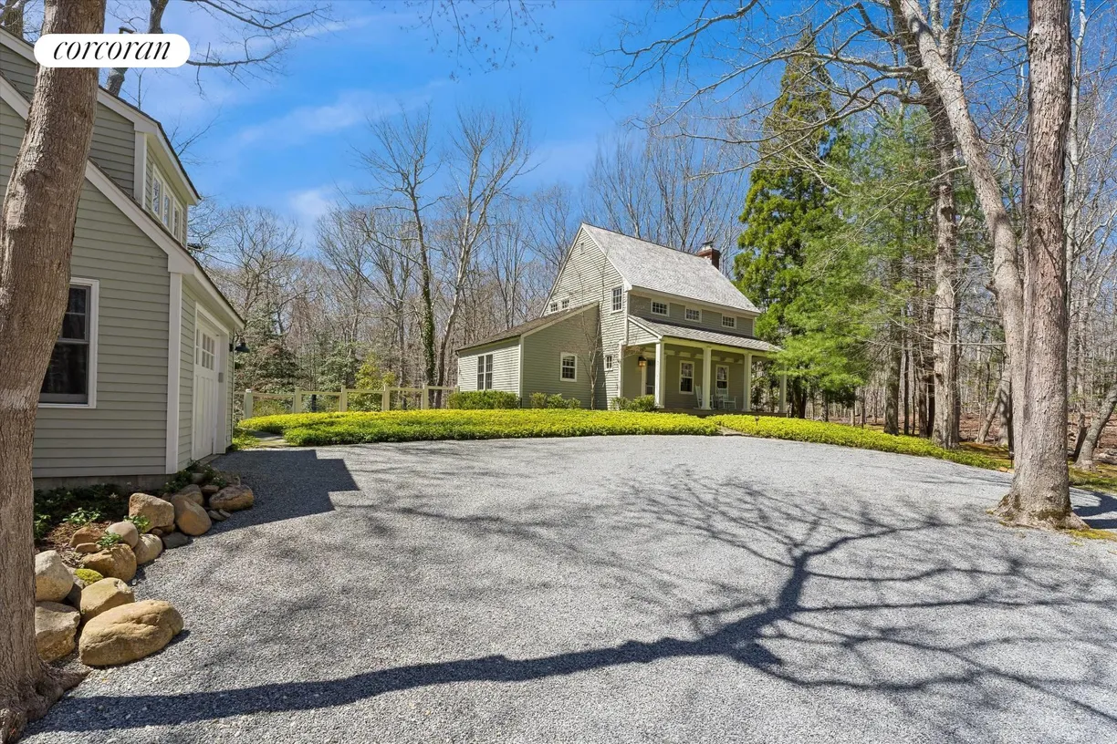 The Hamptons Real Estate | View 17 Deep Wood Lane | room 2