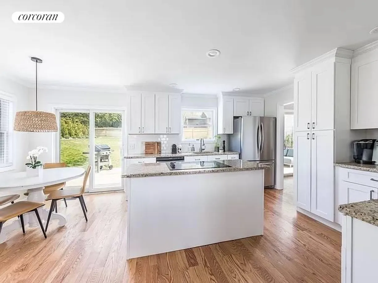 The Hamptons Real Estate | View 2 Bay View Drive West | Newly Renovated Kitchen