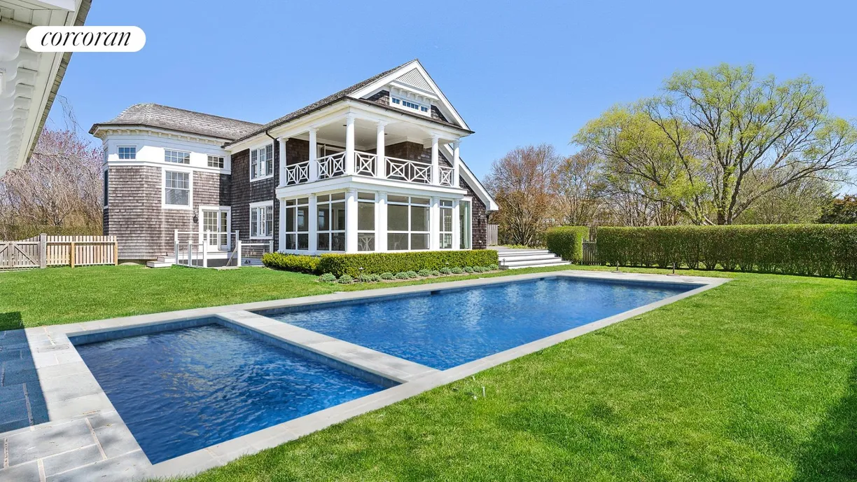 The Hamptons Real Estate | View 54 Bridgefield Road | room 2