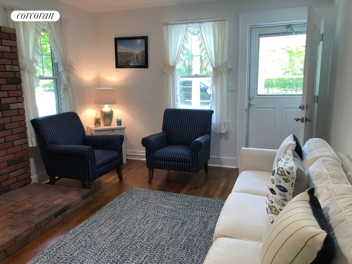 The Hamptons Real Estate | View 12 North Cartwright Road | Living room