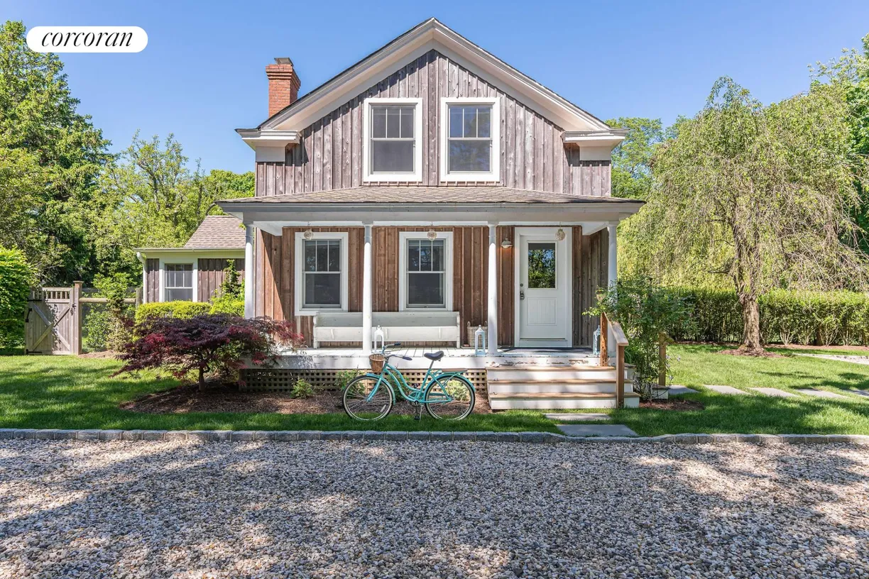 The Hamptons Real Estate | View 800 Lighthouse Road | 3 Beds, 3 Baths