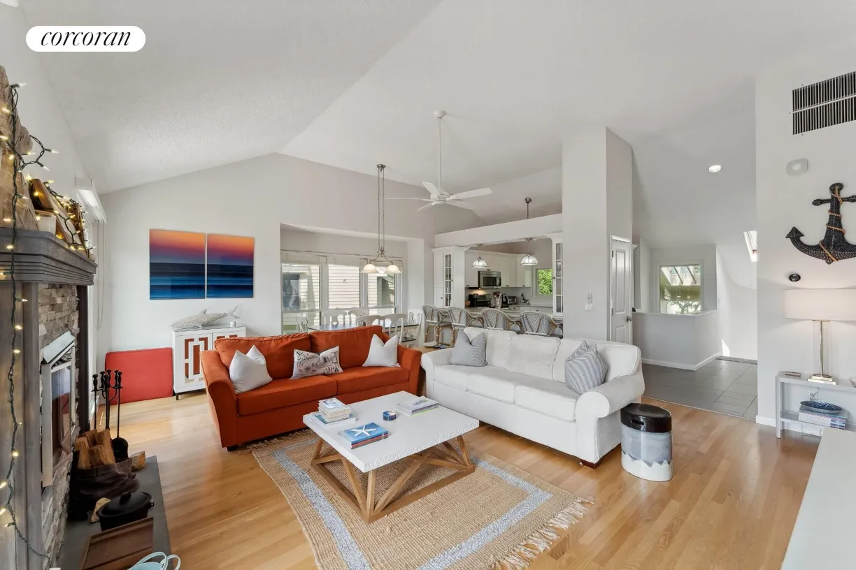 The Hamptons Real Estate | View 52 Fairway Place Unit 20 | room 1