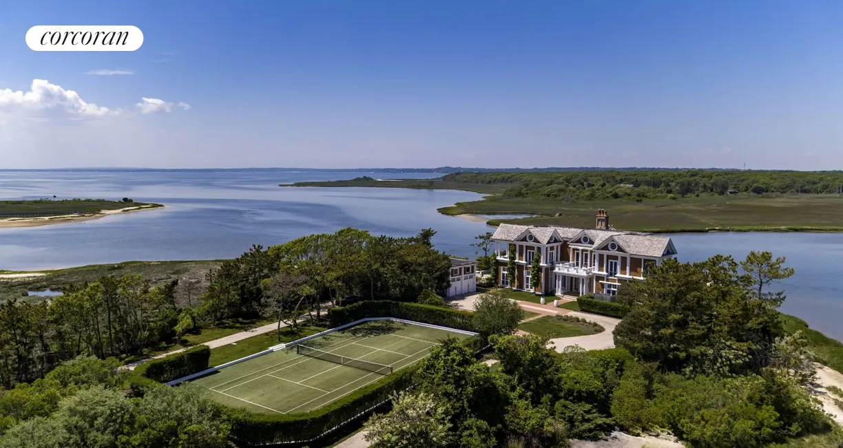 The Hamptons Real Estate | View 809 MEADOW LN | 5 Beds, 5 Baths
