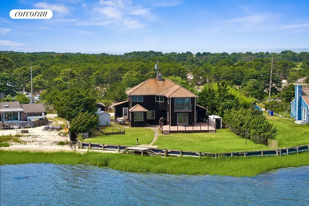 The Hamptons Real Estate | View 90 Shore Drive East | 4 Beds, 2 Baths