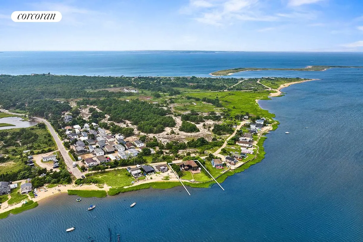 The Hamptons Real Estate | View 90 Shore Drive East | Lazy Point