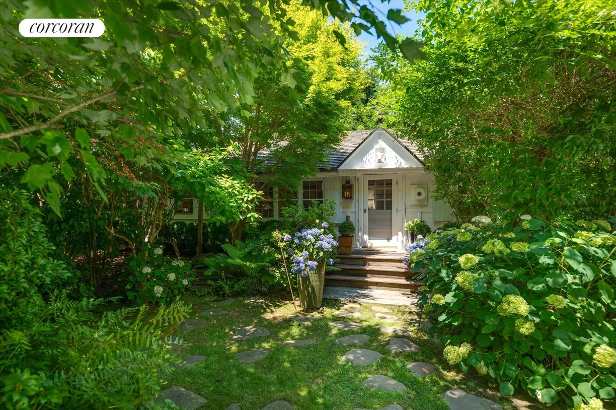 The Hamptons Real Estate | View 74 Jagger Lane | Main House