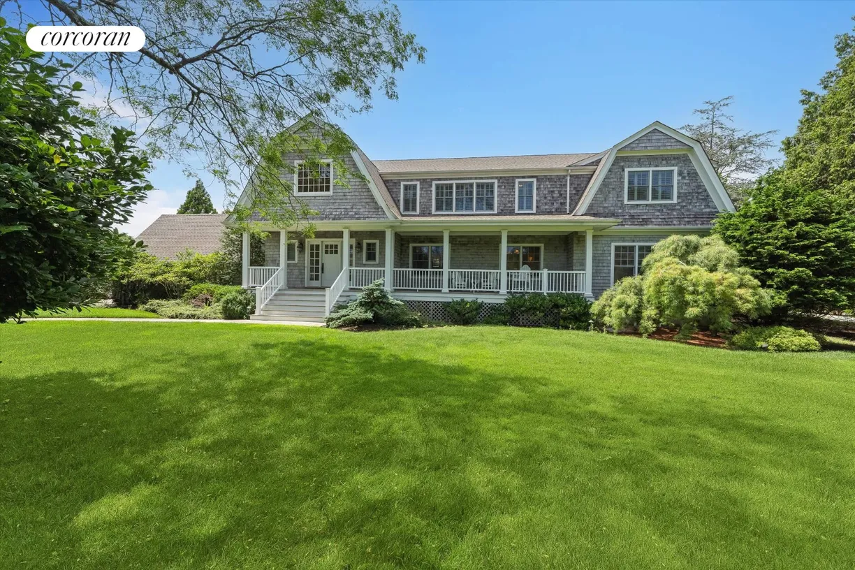 The Hamptons Real Estate | View 21 Rogers Lane | 5 Beds, 5 Baths