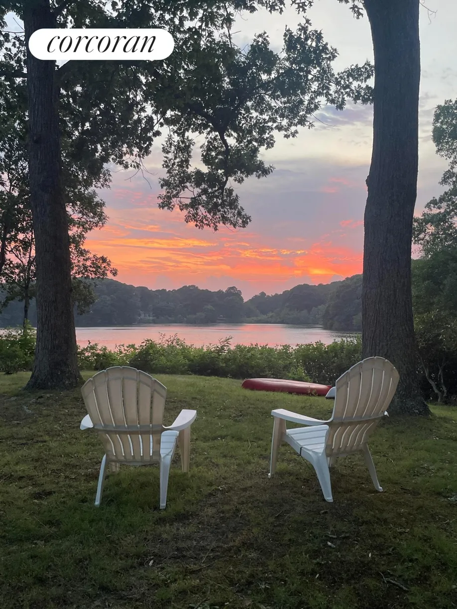 The Hamptons Real Estate | View 44 Lake Drive | 2 Beds, 3 Baths