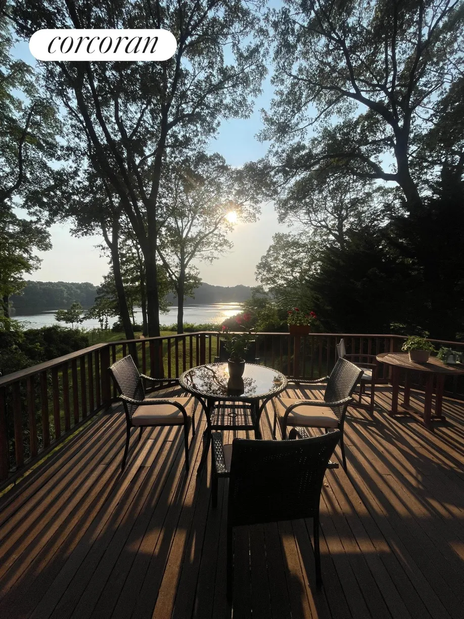 The Hamptons Real Estate | View 44 Lake Drive | room 1