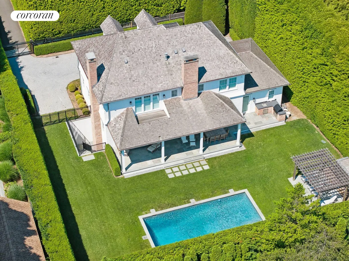 The Hamptons Real Estate | View 20 Lewis Street | 6 Beds, 7 Baths