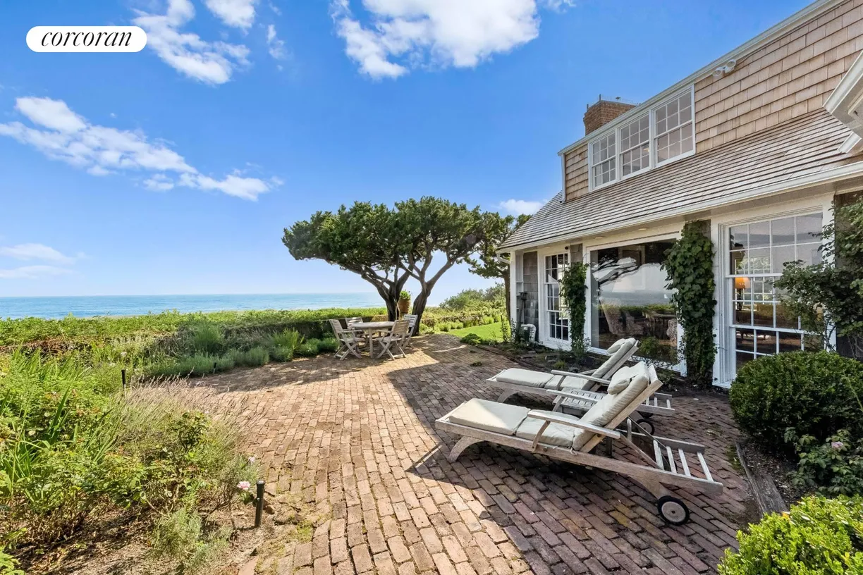 The Hamptons Real Estate | View  | room 2