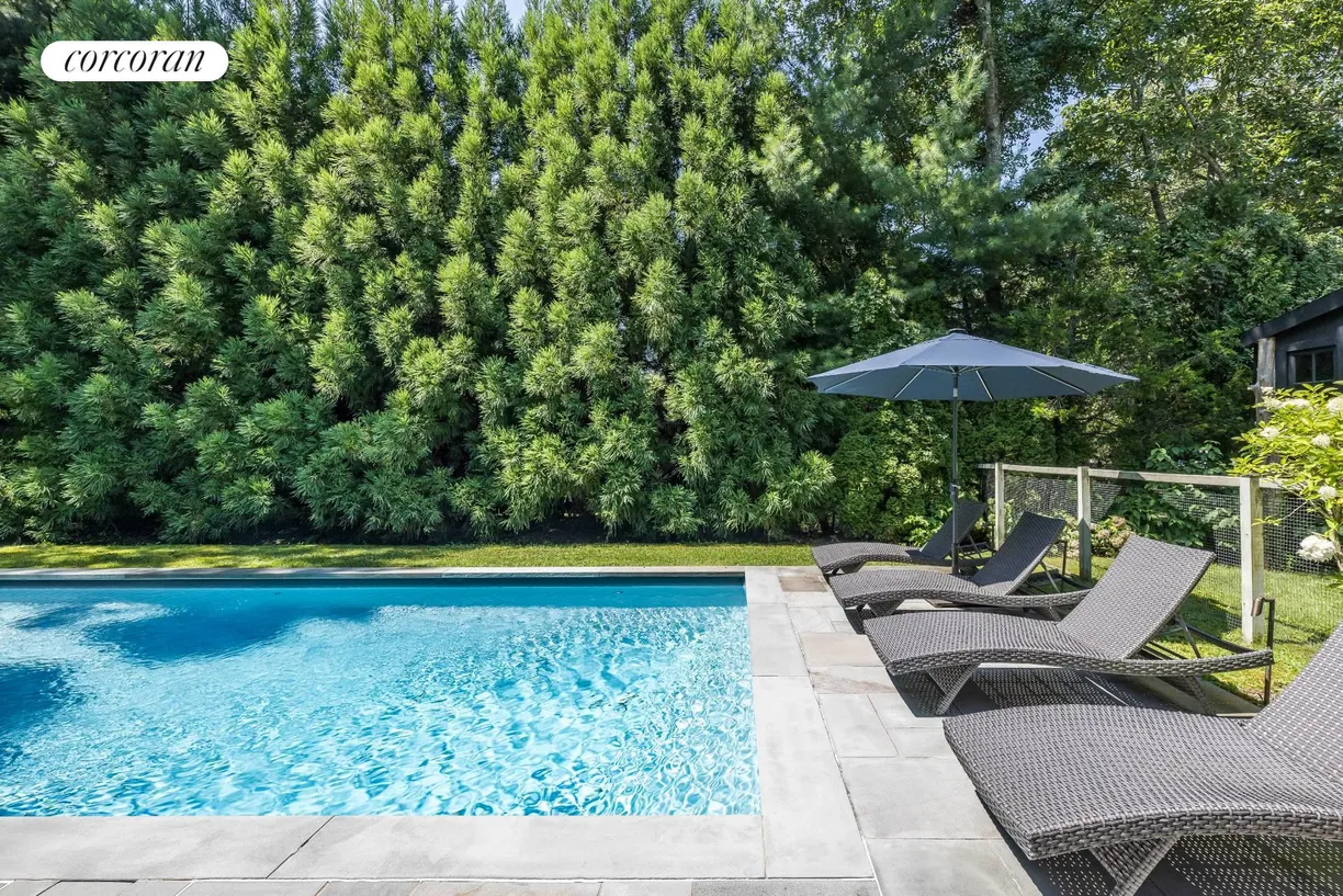 The Hamptons Real Estate | View 81 Collingswood Drive | 4 Beds, 3 Baths