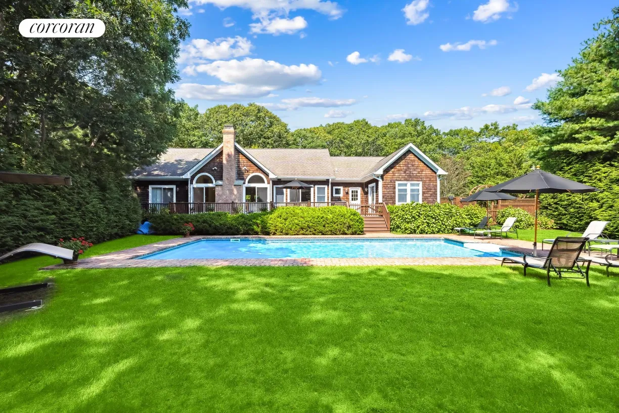 The Hamptons Real Estate | View 119 Abraham's Path | 4 Beds, 4 Baths