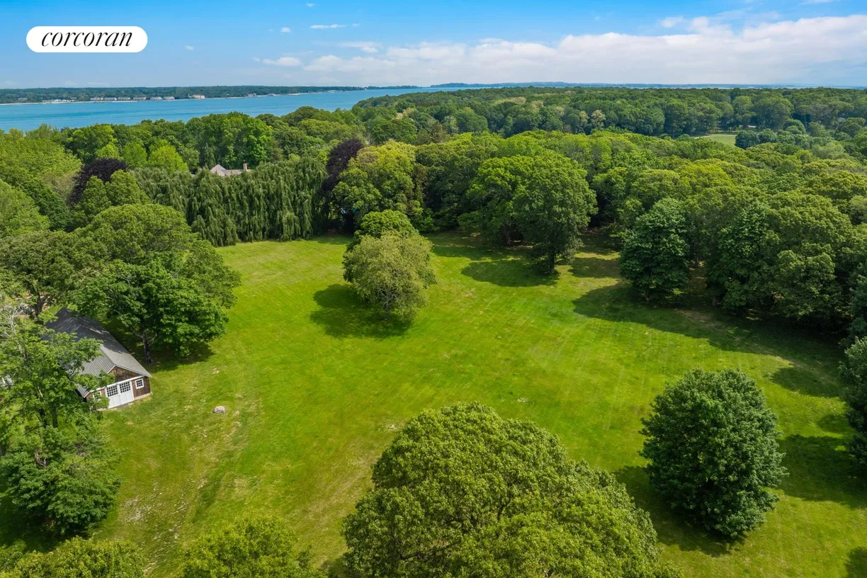 The Hamptons Real Estate | View 31 Manhanset Road | room 2