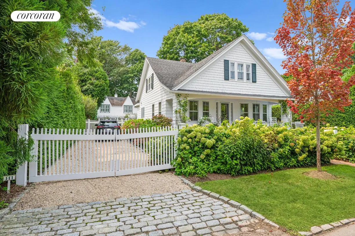 The Hamptons Real Estate | View 141 Little Plains Road | 5 Beds, 3 Baths