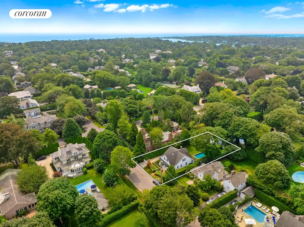 The Hamptons Real Estate | View 141 Little Plains Road | room 2