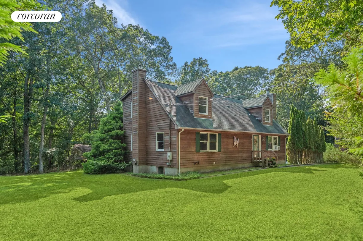 The Hamptons Real Estate | View 10 Roses Grove Road | room 2