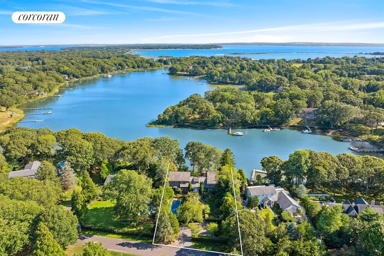The Hamptons Real Estate | View 8 Cove Way | 4 Beds, 5 Baths