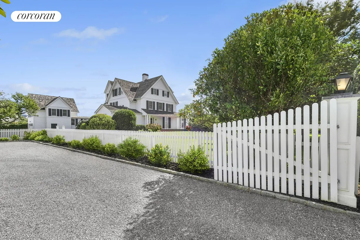 The Hamptons Real Estate | View 3 Fair Lea Road | room 2