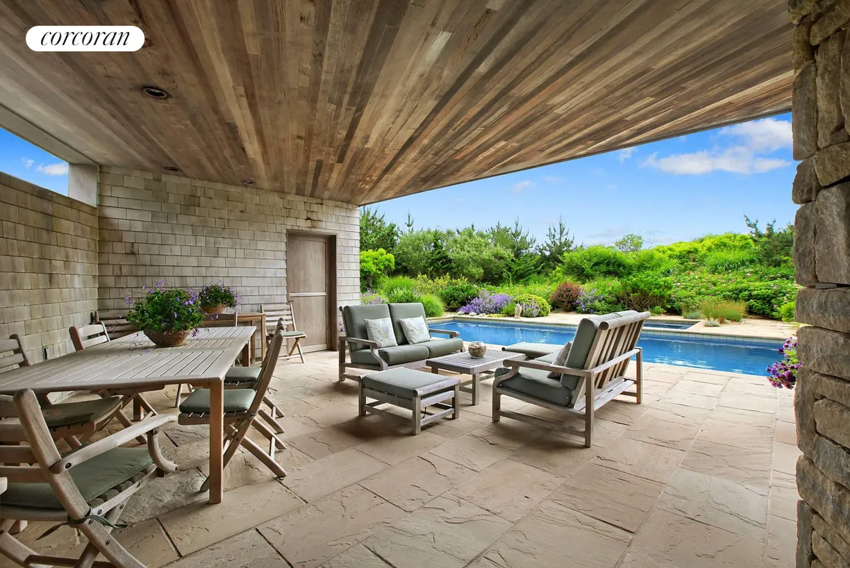 The Hamptons Real Estate | View 88 Meadow Lane | room 2