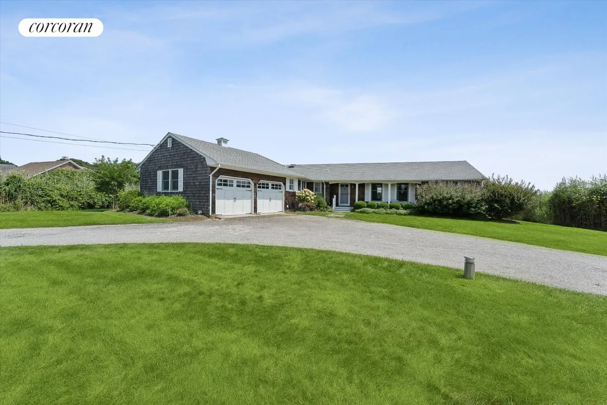 The Hamptons Real Estate | View 12 Barker Lane | 3 Beds, 2 Baths