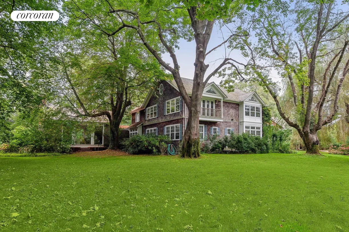 The Hamptons Real Estate | View 38 Darby Lane | room 1