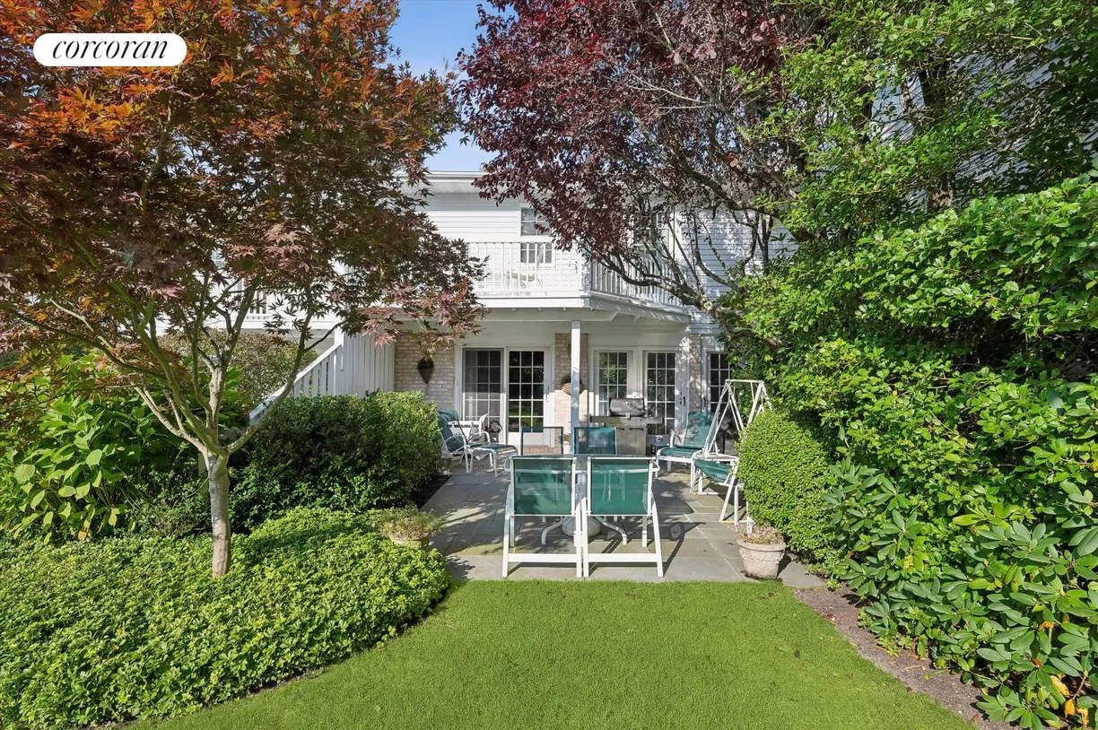 The Hamptons Real Estate | View 520 Hampton Road Unit 5 | 3 Beds, 2 Baths