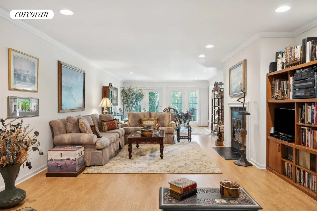 The Hamptons Real Estate | View 520 Hampton Road Unit 5 | Large Living Room