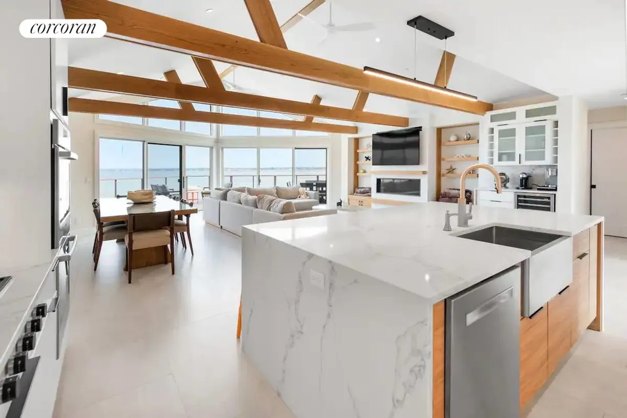 The Hamptons Real Estate | View 18 Cove Lane | room 1