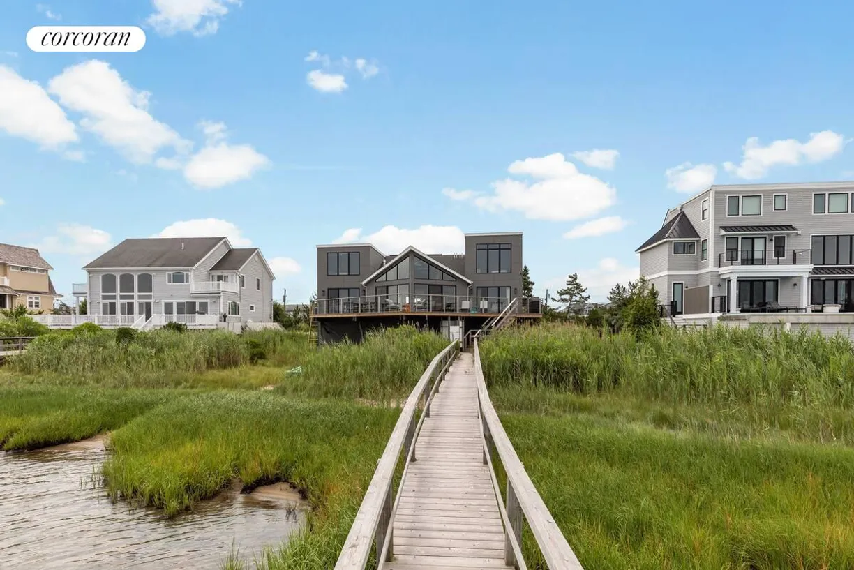 The Hamptons Real Estate | View 18 Cove Lane | room 2