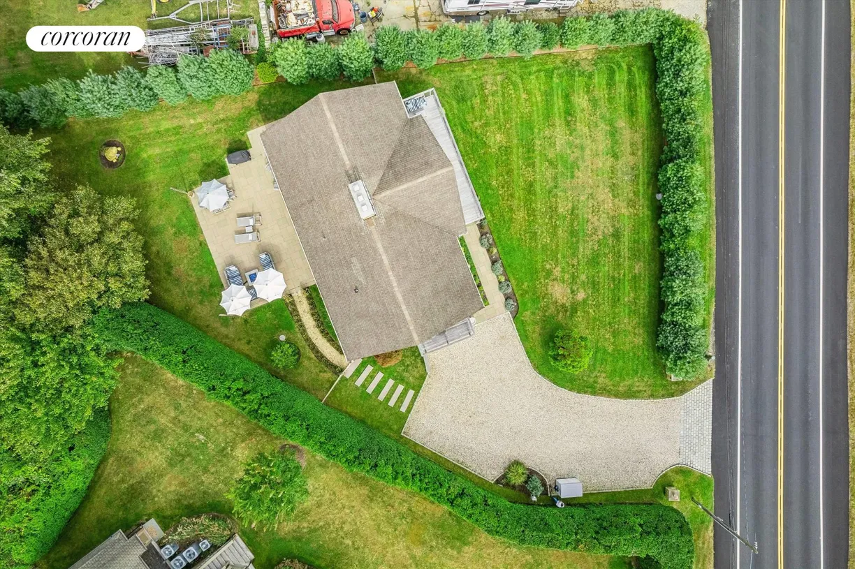 The Hamptons Real Estate | View 77 W Lake Drive | room 2