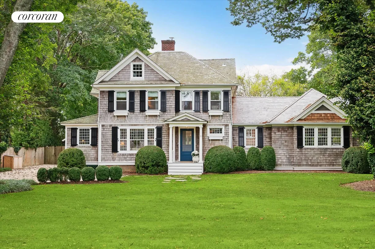 The Hamptons Real Estate | View 72 Lumber Lane | 4 Beds, 3 Baths