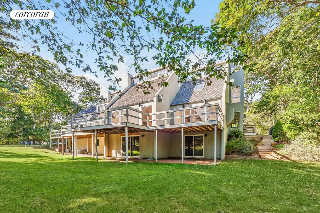 The Hamptons Real Estate | View 42 Davis Drive | room 2
