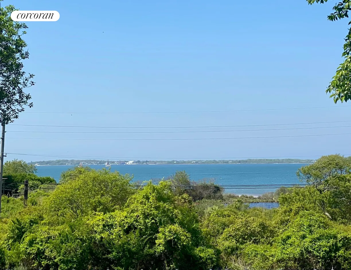 The Hamptons Real Estate | View 93 Benson Drive | room 1