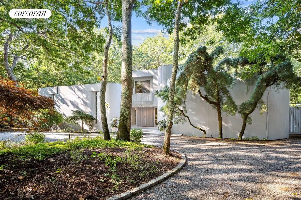 The Hamptons Real Estate | View 11 Glen Oak Court | room 1