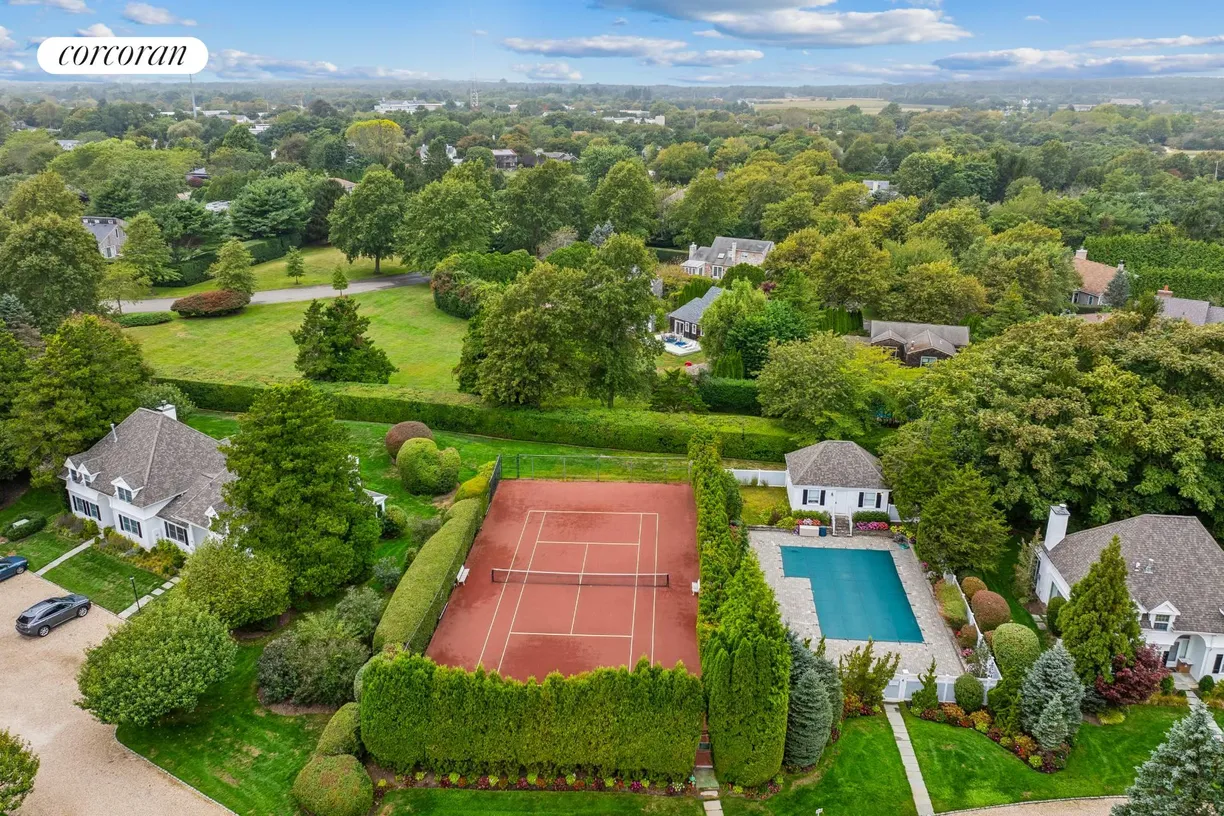 The Hamptons Real Estate | View 545 Hampton Road, Unit 16 | 3 Beds, 2 Baths