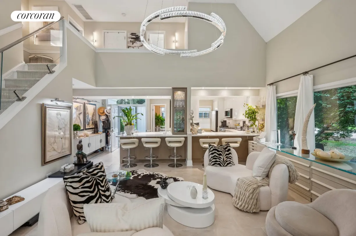 The Hamptons Real Estate | View 545 Hampton Road, Unit 16 | room 2
